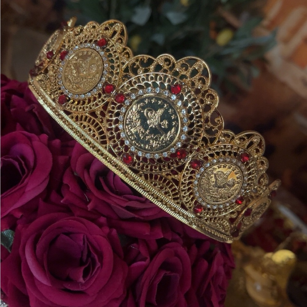 lira crown with crystals.